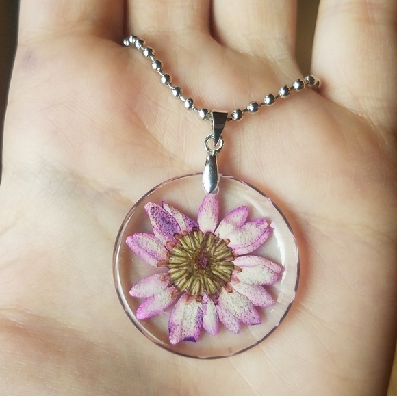 New Dried Purple & Pink Flower Necklace in Resin - Picture 2 of 8